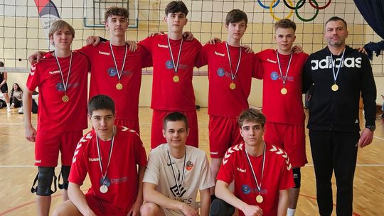 KLO triumfuje w powiatowej siatkówce szkół ponadpodstawowych