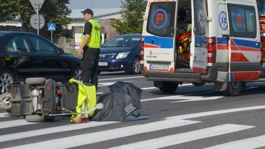 Kobieta na wózku pod kołami bmw