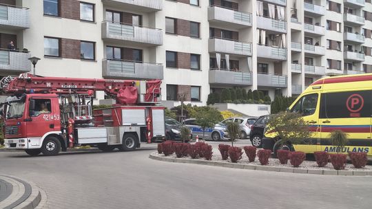 Kobieta potrzebowała pomocy. Akcja służb na osiedlu