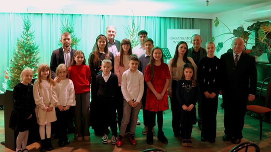 Kolędowanie przy pianinie Kolędowanie przy pianinie