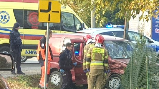 Kolizja autobusu z fiatem