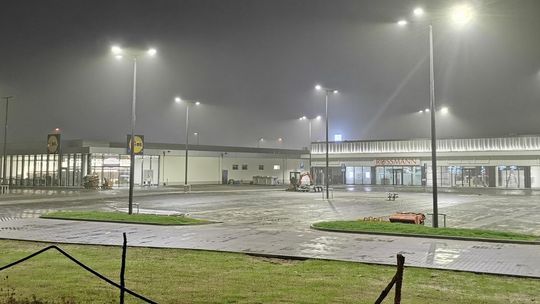 Kolizja na parkingu przy centrum handlowym. Nieletni motocyklista był pijany