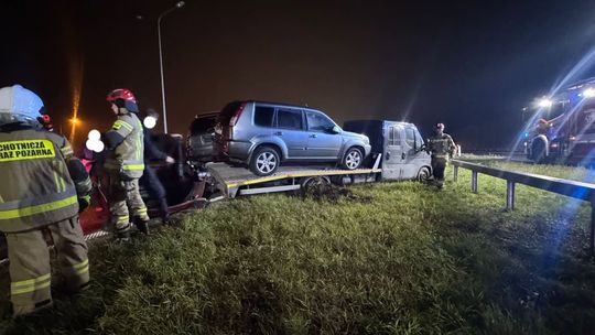 Kolizja na S17 w Lipówkach. Iveco podczas wyprzedzania uderzyło w Toyotę