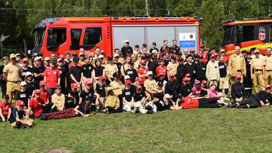 Komendant wojewódzki z wizytą na obozie dla MDP