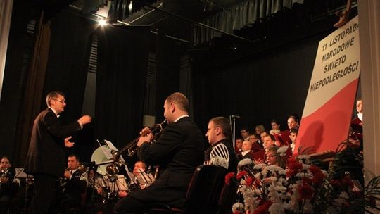 Koncert na głos, orkiestrę i jeszcze jeden głos