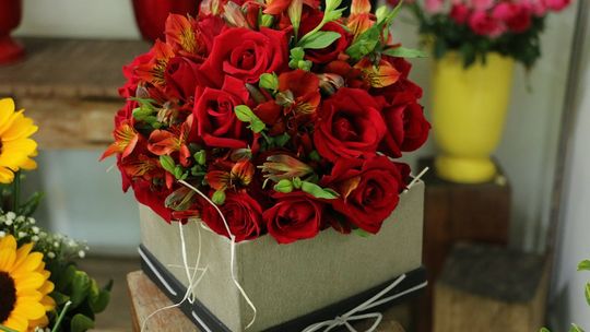 Kosze prezentowe: pomysł na upominek, który zawsze cieszy