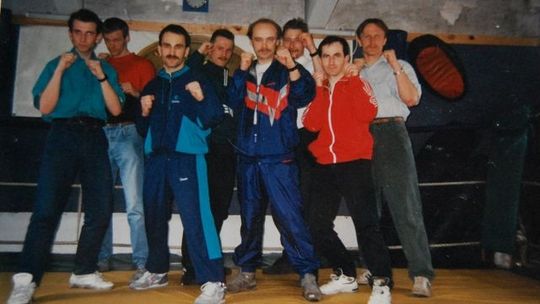 Krótki epizod kick-boxingu w Wildze