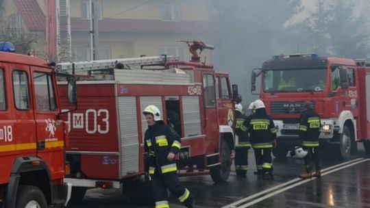 Łaskarzew: Pożar pustostanu i samochodu