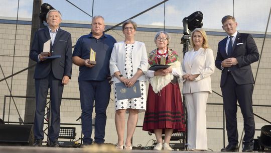 Łaskarzew uhonorował cztery osoby. Rada Miasta nadała tytuły podczas uroczystej sesji