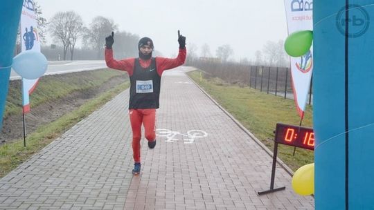 Łukasz Świesiulski wygrywa noworoczny bieg na Podlasiu