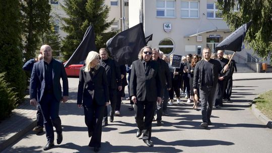 Marsz w obronie szpitali powiatowych. Protest pracowników SP ZOZ w Garwolinie [wideo]