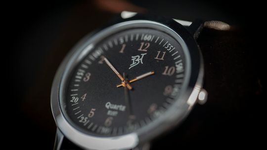 Mechaniczny czy kwarcowy: jaki zegarek wybrać i dlaczego Mechaniczny czy kwarcowy: jaki zegarek wybrać i dlaczego