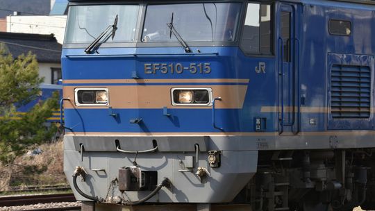 62-latek wymusił zatrzymanie pociągu. Cudem uniknął potrącenia