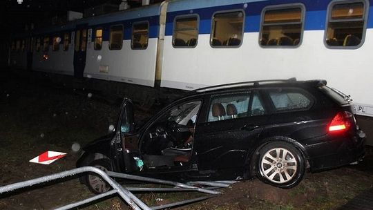 Mieszkaniec Sobolewa wjechał pod pociąg