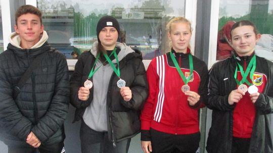Mimo kapryśnej  pogody wrócili z medalami i życiówkami