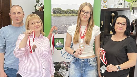 Młoda siatkarka z sukcesami. Klaudia Siwińska gościła w żelechowskim urzędzie