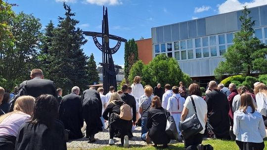 Młodzi diecezji siedleckiej spotkali się przy krzyżu