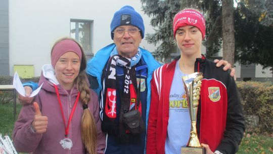 Młodzież Wilgi z medalami Biegów Niepodległości