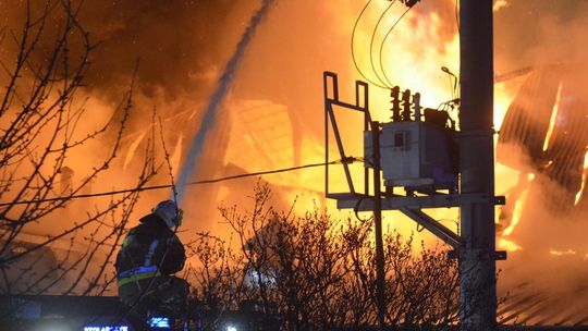 Mniej zdarzeń, więcej pożarów. Strażacy podsumowali 2025 rok