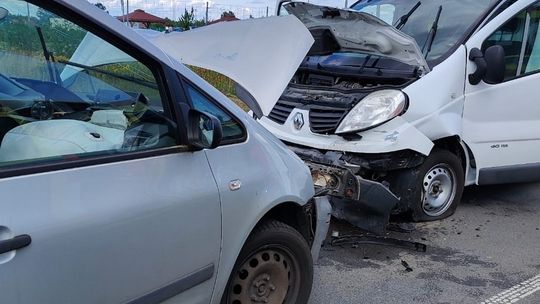 Nie ustąpił pierwszeństwa. Zderzenie trzech aut w Lipówkach