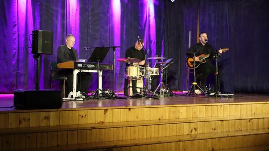 Niedzielny wieczór z przebojami Czesława Niemena Niedzielny wieczór z przebojami Czesława Niemena