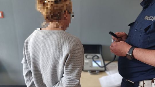 Nietrzeźwa kierująca chciała się "dogadać". Zatrzymał ją policjant na wolnym