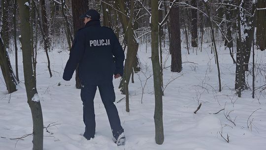 Niska temperatura, rozładowany telefon i walka z czasem – policjanci w akcji ratunkowej