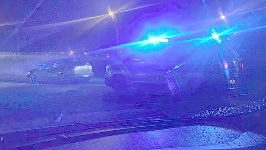 Nocna kolizja na Aura Park