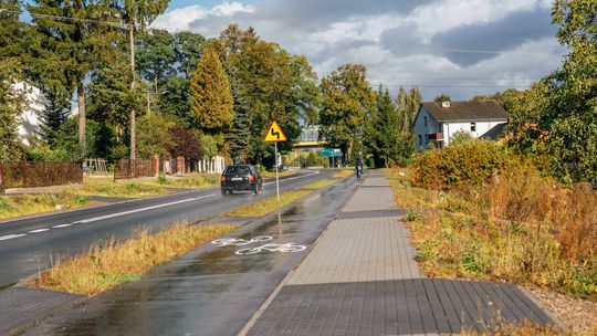 Nowa nawierzchnia i ścieżka rowerowa na DW 807 w Gończycach