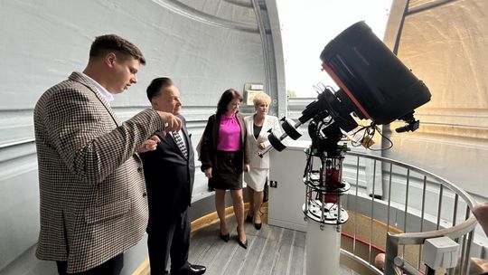 Nowa sala gimnastyczna i obserwatorium astronomiczne w Gocławiu otwarte
