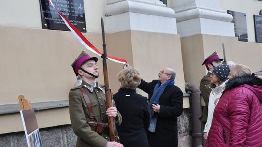 Nowa tablica upamiętniająca 4 wychowawców