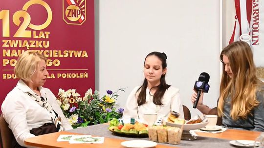 O dawnych szkołach i nauczycielach z pasją. Halina Poszytek w nowym odcinku „Gigantów Historii Garwolina”