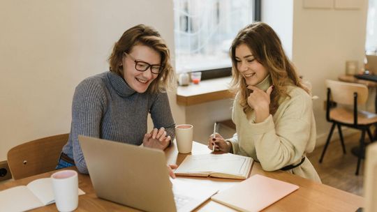 Obozy językowe za granicą – co realnie dają i dlaczego warto wyjechać z EduCat Obozy językowe za granicą – co realnie dają i dlaczego warto wyjechać z EduCat