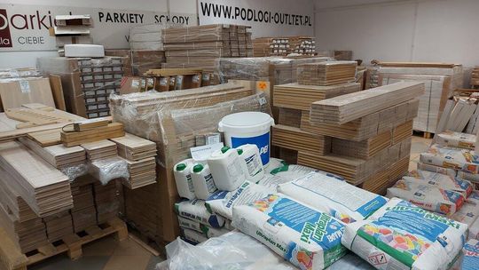 Od deski do parkietu — jak dobrać podłogę w ofercie outletowej