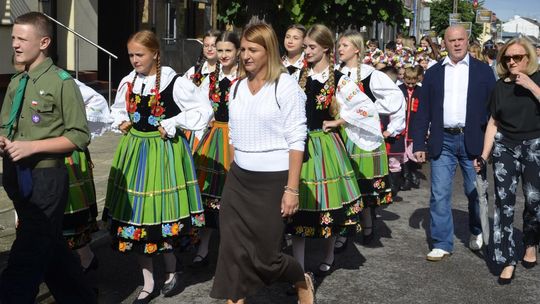 Od uroczystej sesji do barwnego korowodu. Sobotnie Dni Łaskarzewa rozpoczęte