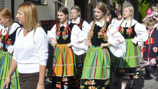 Od uroczystej sesji do barwnego korowodu. Sobotnie Dni Łaskarzewa rozpoczęte