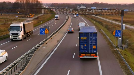 Odsłonięte znaki OPP na obwodnicy Garwolina. Sprawdziliśmy, co na to ITD