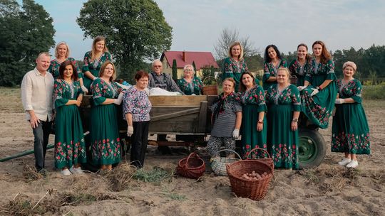 Okrężne po wykopkach - w Jaźwinach przywrócono kolejną znikającą tradycję