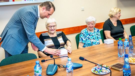 Opaski bezpieczeństwa dla seniorów z Gminy Łaskarzew. Nowoczesne wsparcie już działa