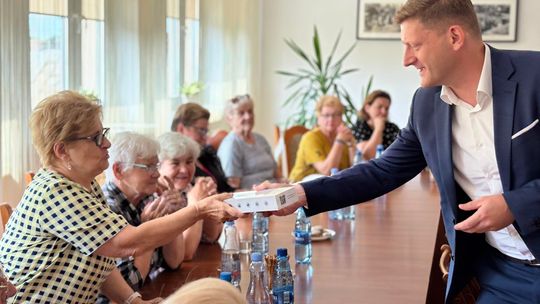 Opaski życia dla łaskarzewskich seniorów – bezpieczeństwo na wyciągnięcie ręki