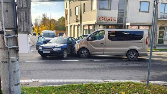 Opel z audi - kolizja w Sobolewie