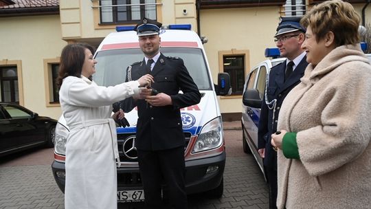 OSP w Mariańskim Porzeczu z ambulansem od siedleckiego pogotowia