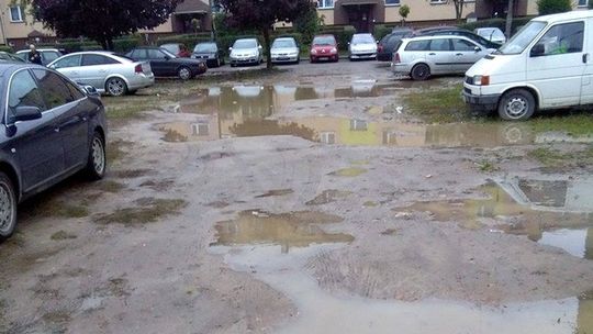 Parking jak poligon. Kiedy zniknie problem mieszkańców os. Jagodzińska?