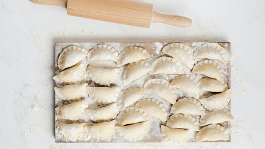 Pierogi na słodko czy na słono? Najlepsze nadzienia do pierogów mrożonych