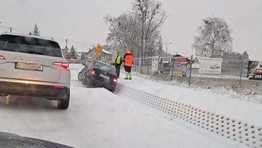 Pierwszy śnieg tej jesieni. Ślisko na drogach