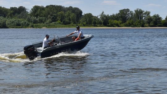 Pierwszy wakacyjny weekend – policyjna łódź już na wodzie