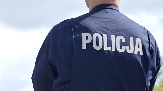 Pijany dzielnicowy w radiowozie z kobietą z interwencji. Jest zawieszenie i procedura wydalenia ze służby