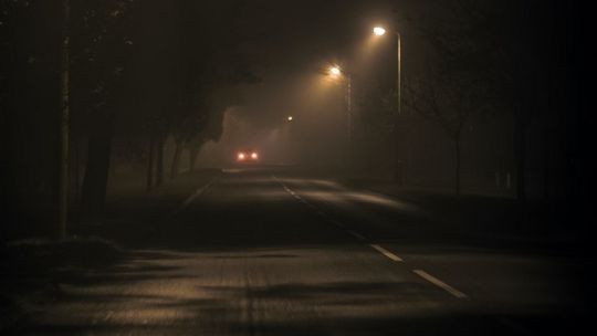 Pijany wjechał na rondo pod prąd i wyprzedzał na skrzyżowaniu przy czerwonym świetle