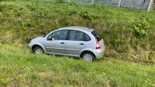 Pijany zakończył jazdę w rowie. Zatrzymał go policjant