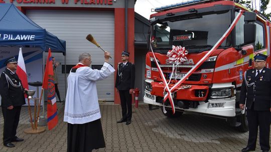Pilawa: Nowy wóz strażacki i odznaczenia dla druhów
